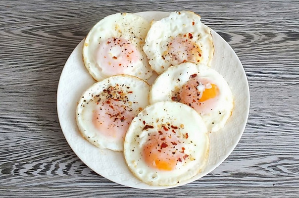 Eggs Sunnyside Up - Chickenmethod.com